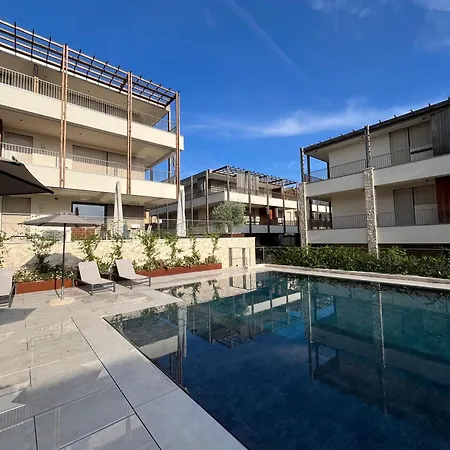 Living - Corte Garden